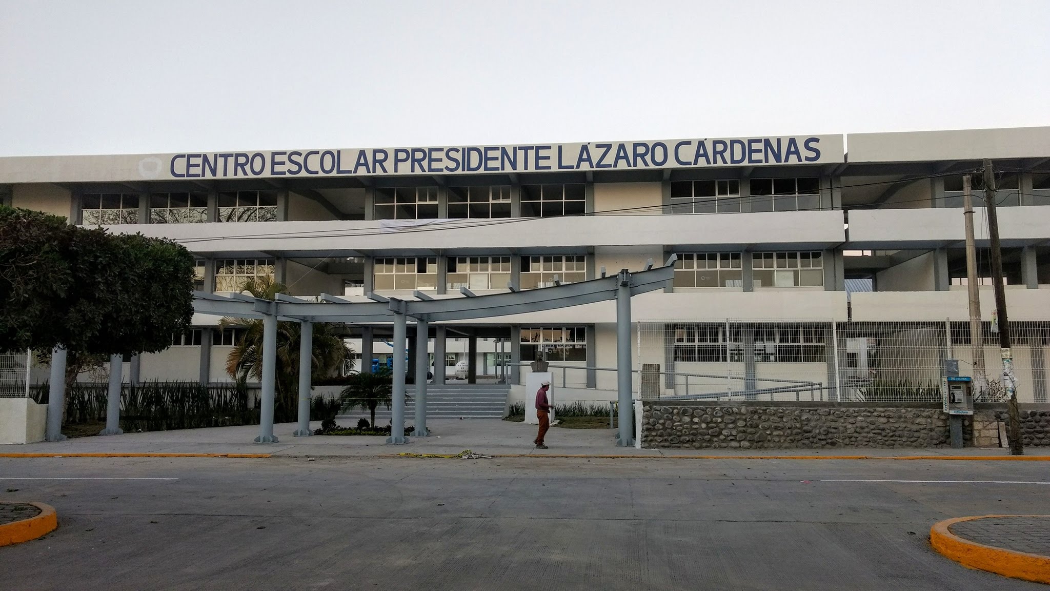 Padres del Centro Escolar Cárdenas en Izúcar exigen clases en línea  