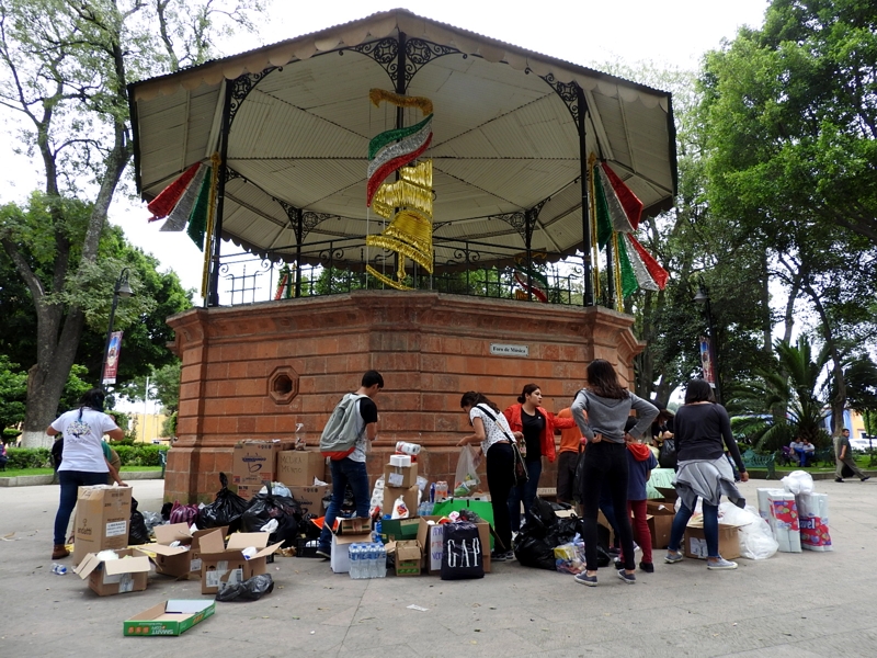 Convierten zócalo de San Pedro en gran centro de acopio