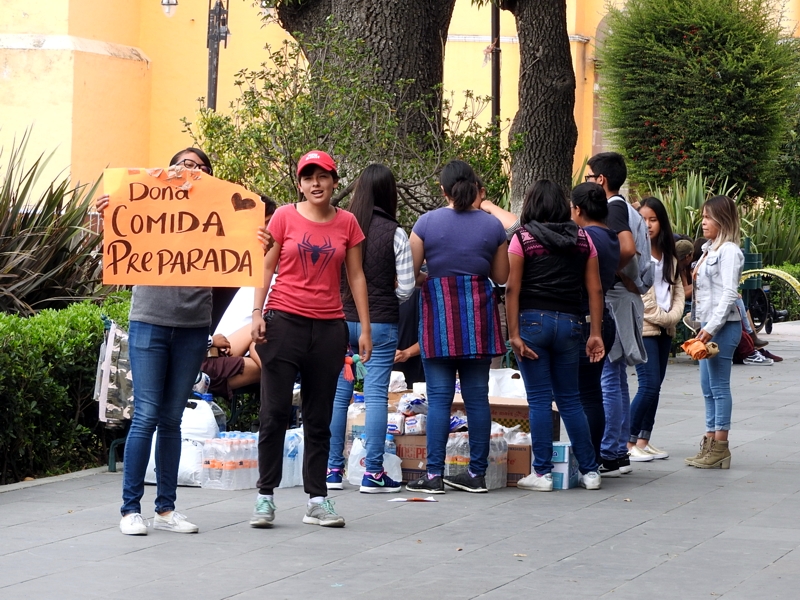 Convierten zócalo de San Pedro en gran centro de acopio