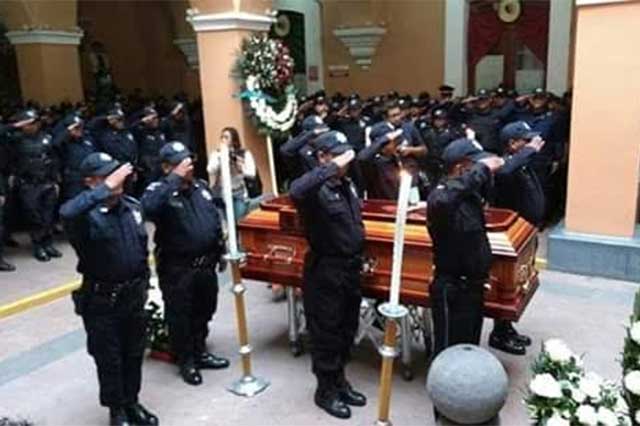 Policías de Tehuacán dan el último adiós a su compañero asesinado en servicio