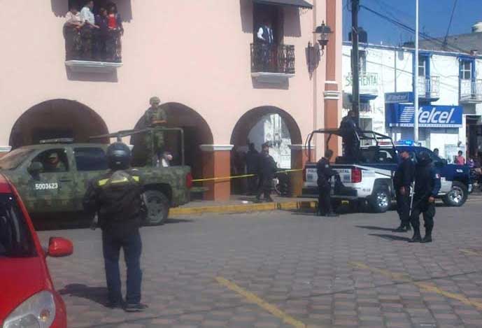 Escapan por boquete tres reos del penal de Huejotzingo