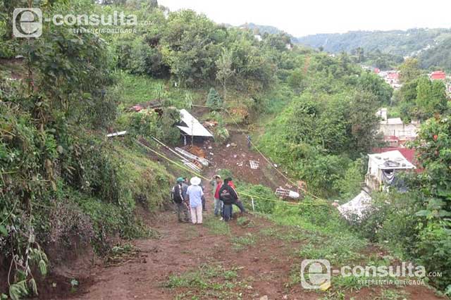 Cerro se deslava y mata a 3 menores en Huauchinango