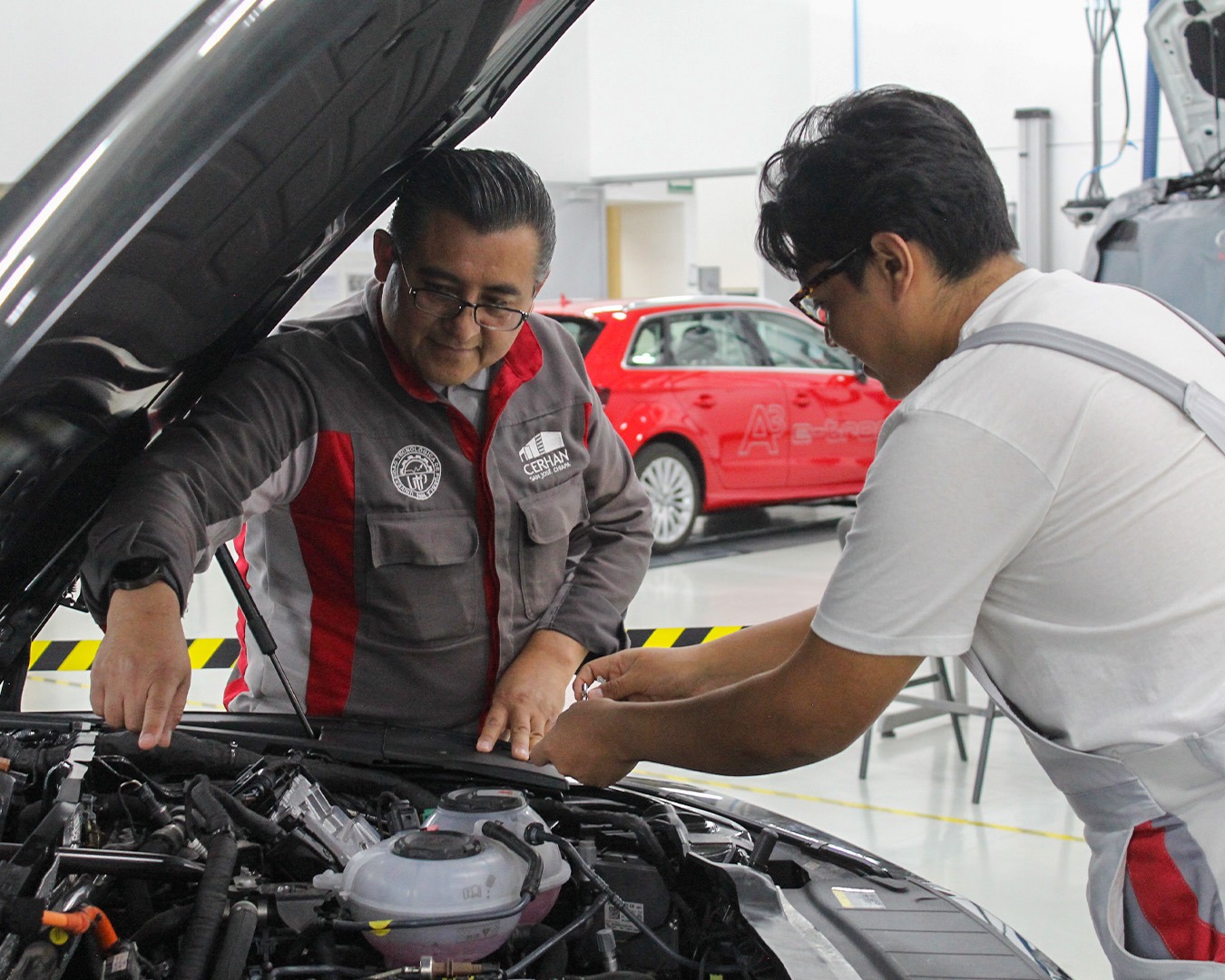 Certifica UTP en estándar de Vehículos Eléctricos a sector automotriz