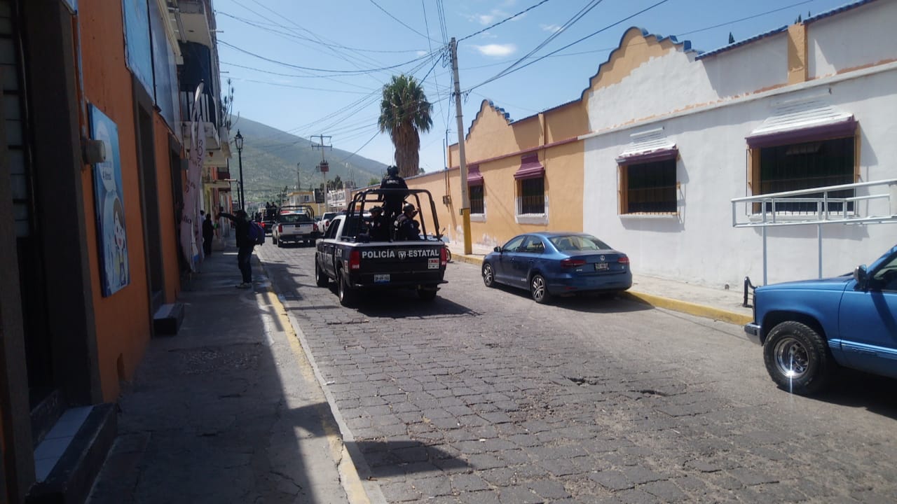 Roban dos camiones repartidores de cervezas en Tecamachalco