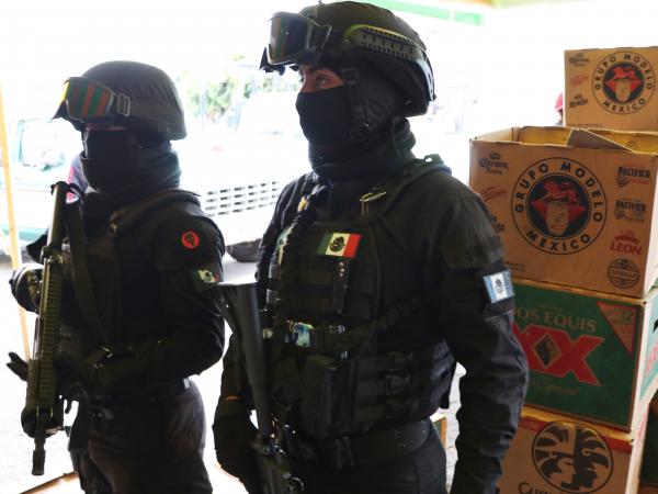 Decomisan casi mil botellas de cerveza que serían vendidas en el mercado Morelos