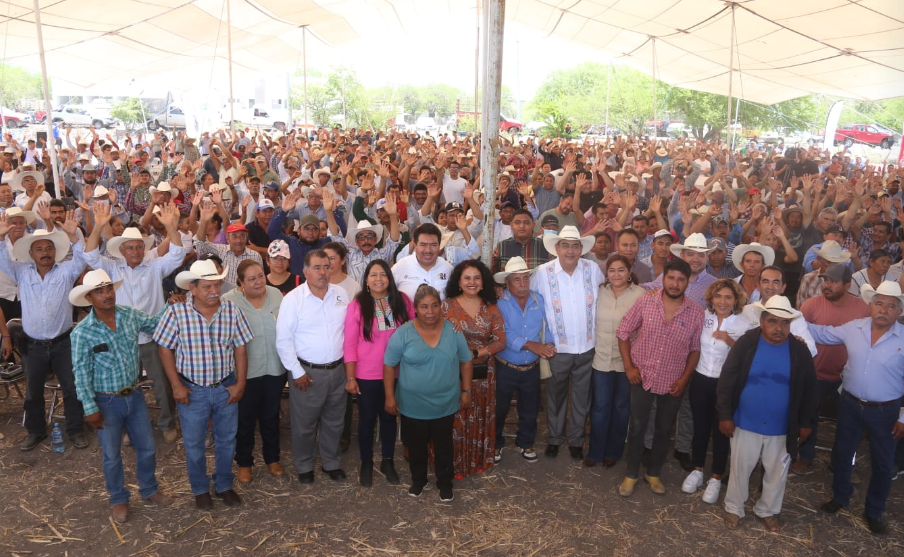 Céspedes inaugura obras carreteras en la Mixteca por 135 mdp