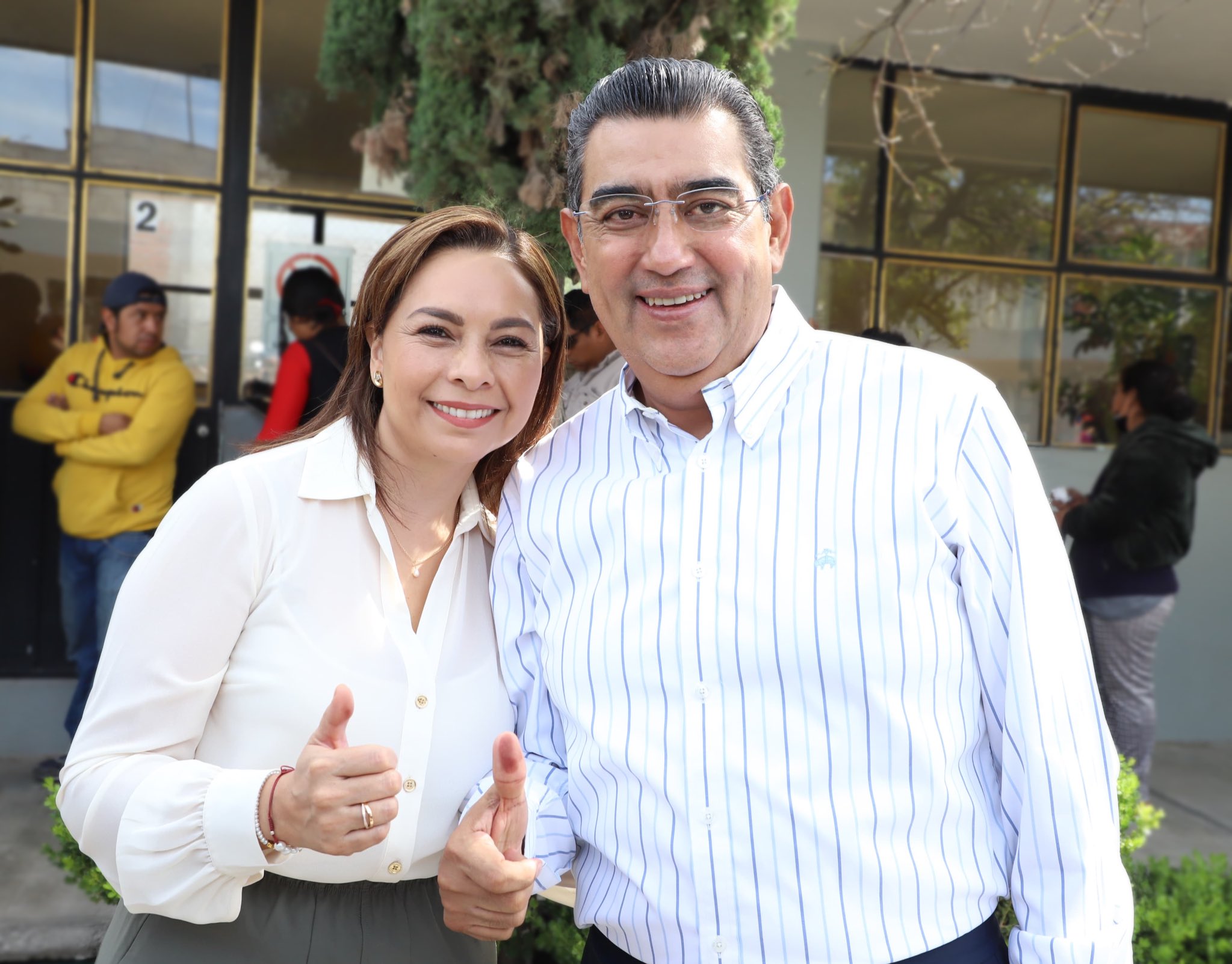 El gobernador de Puebla y su esposa votan en Tepeaca