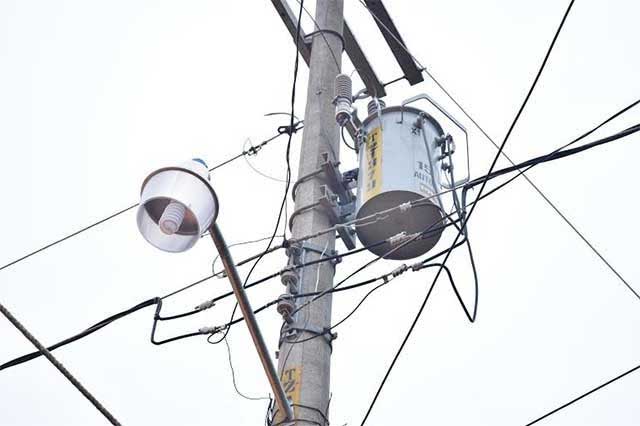 CFE atiende fallas eléctricas en municipios afectados por Earl
