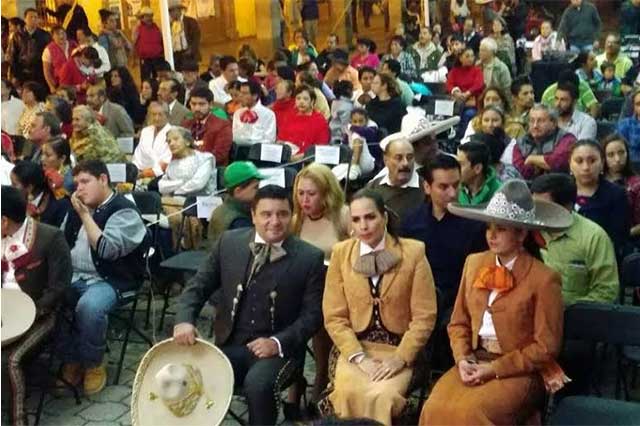 Celebran primeros 50 años de tradición charra en Huauchinango