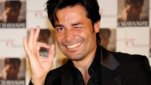 VIDEO Abuelita enloquece porque dormirá con Chayanne