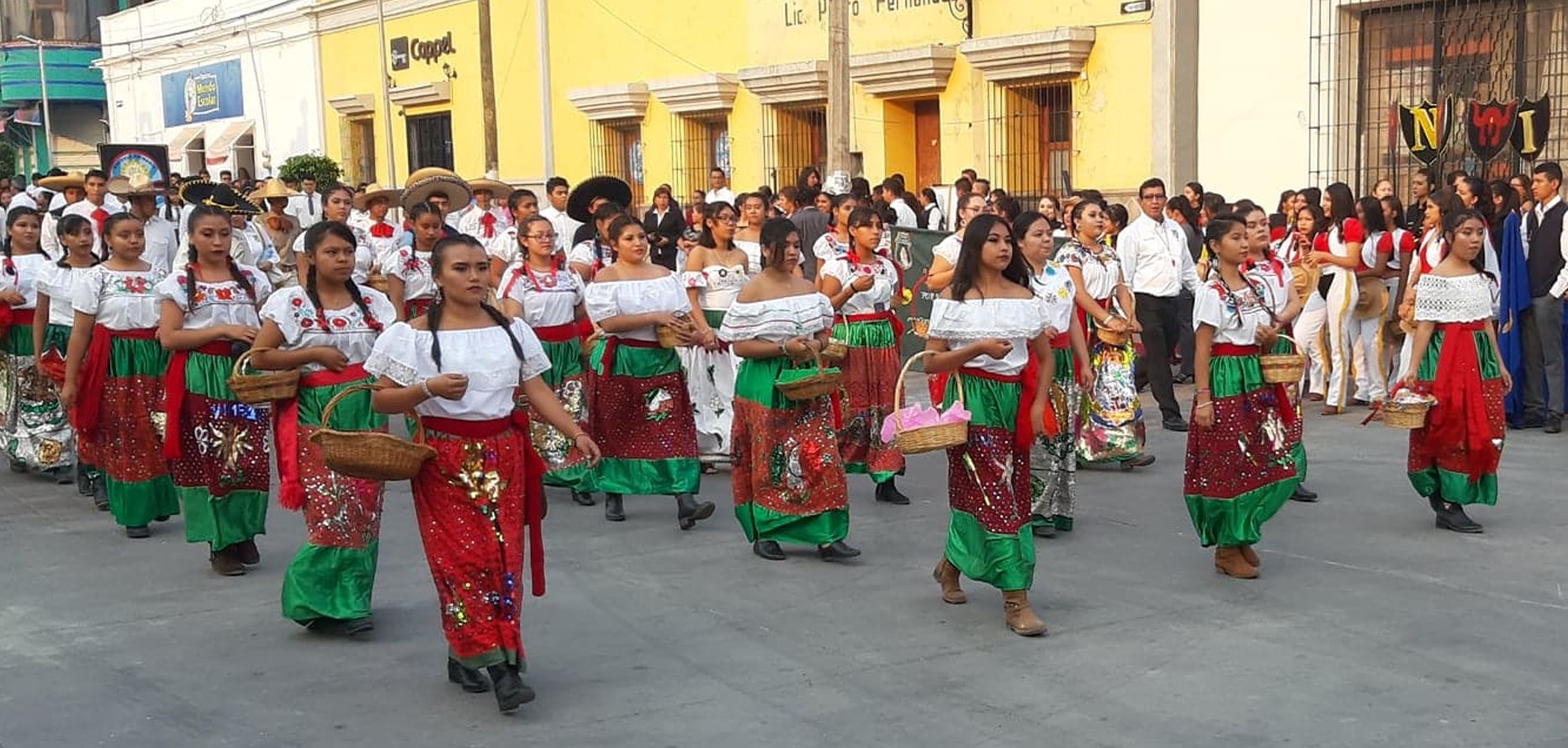 Chiautla y Tehuitzingo realizan desfile de la Batalla de Puebla