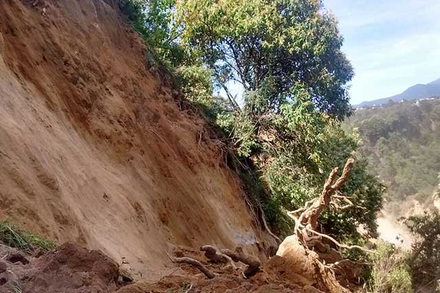 Por temblor, aumenta tamaño de barranca en Chiautzingo