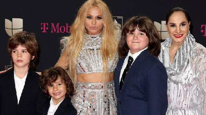 Colate acusa a Paulina Rubio de negligencia