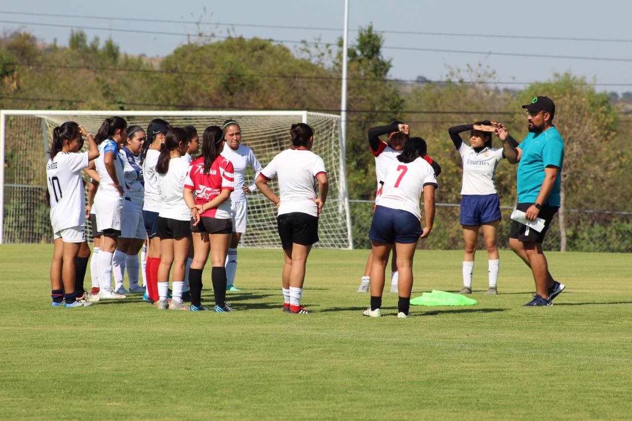 Colocan las bases para el resurgimiento del futbol femenil en Olivos
