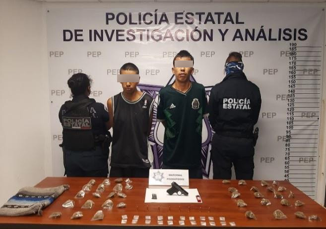 Caen jóvenes por portación de arma y droga en Chietla