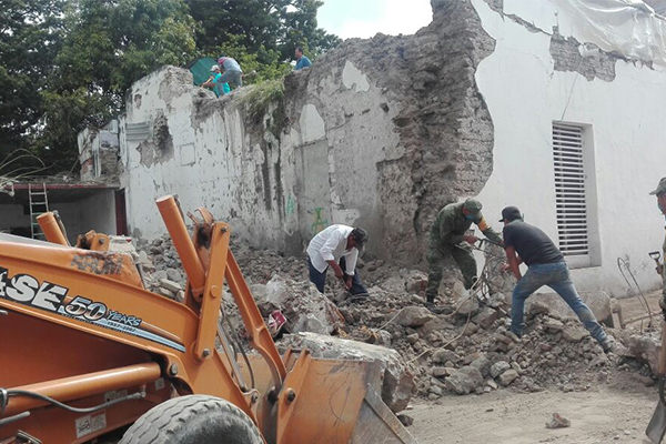 Piden destitución del edil de Chietla por demoler viviendas