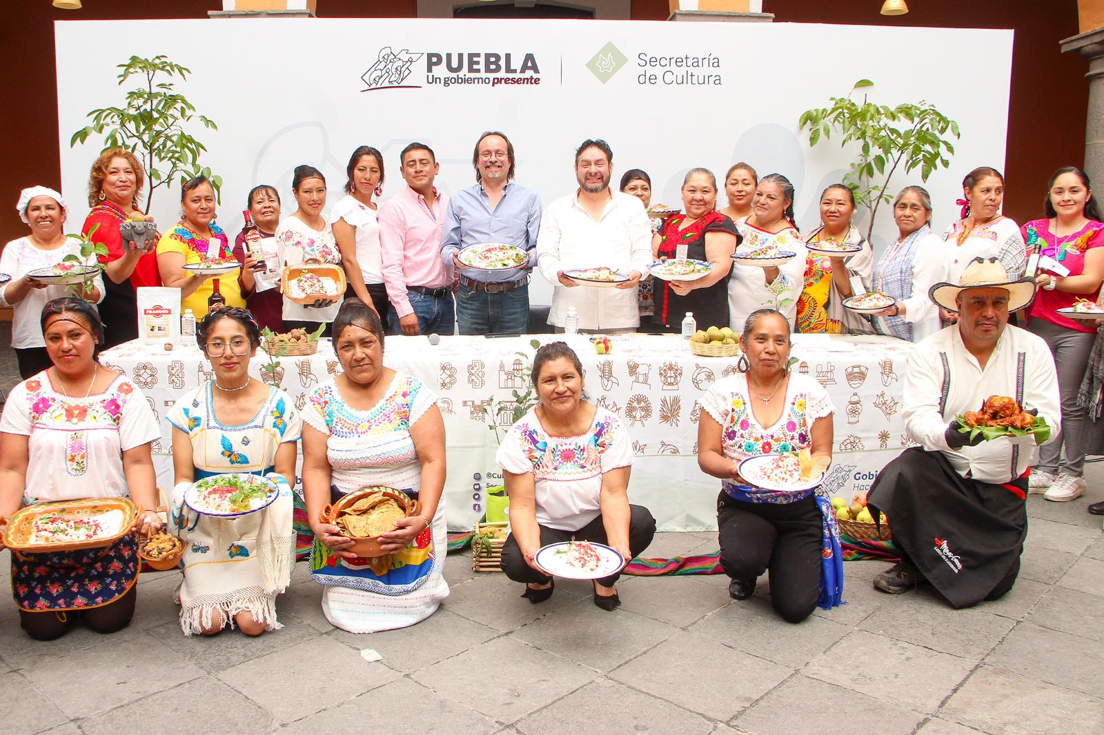 Puebla buscará la certificación de la receta original de los Chiles en Nogada