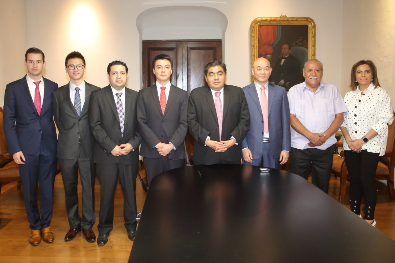 Barbosa dialoga de inversiones con empresarios chinos