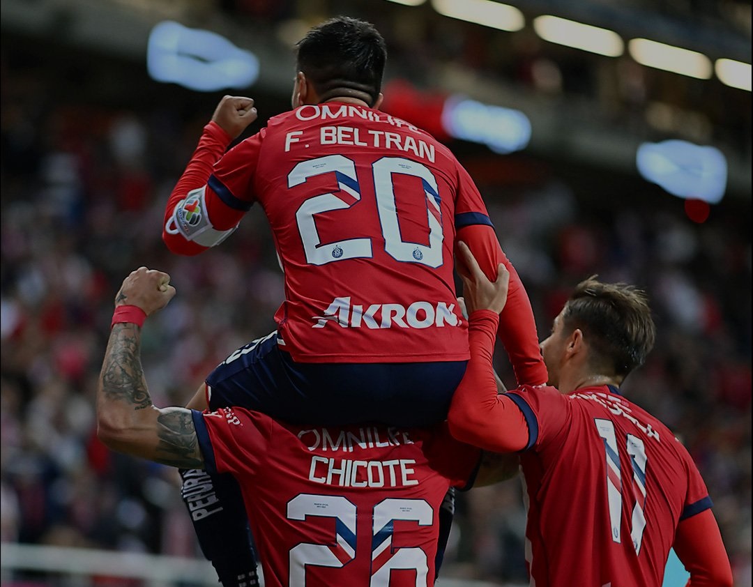 Chivas pega con un gol sobre los Pumas