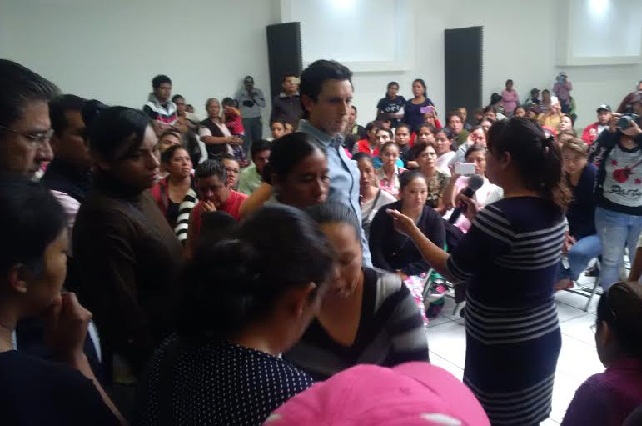 Padres encaran a edil de San Pedro Cholula por reubicación de CAIC