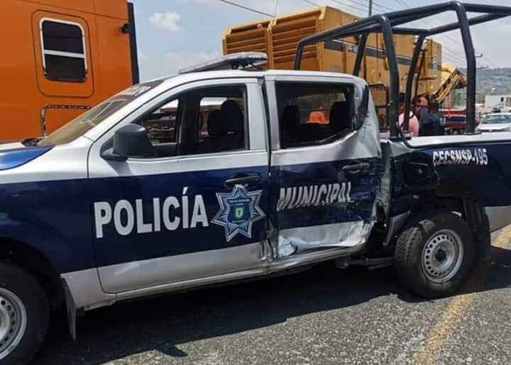 Choque de patrulla, deja policía lesionado en Amozoc