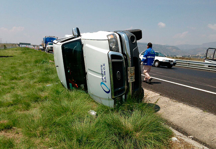 Choque deja cinco personas heridas en la Virreyes-Teziutlán