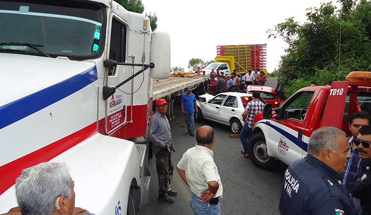 Cuatro lesionados y un detenido, tras dos accidentes en Zacapoaxtla