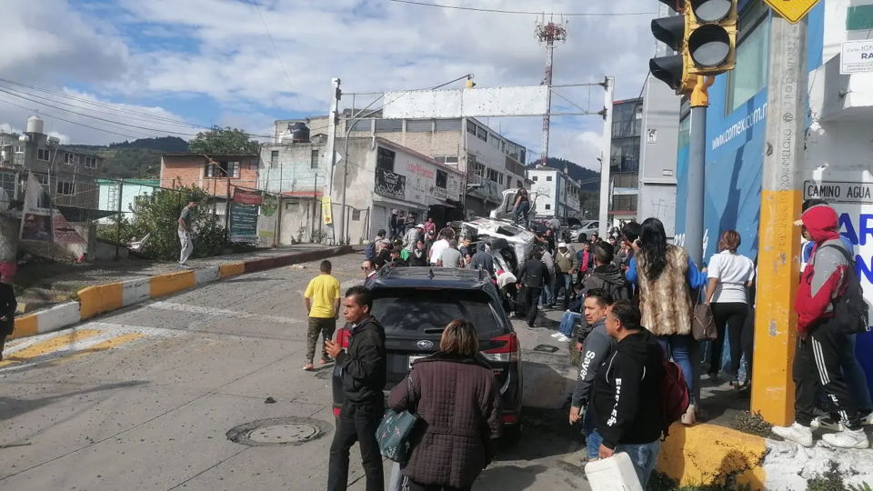 VIDEO Ocho heridos deja accidente en Huixquilucan
