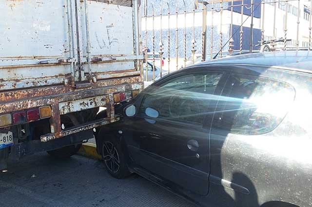 Daños materiales y caos vehicular por choque en ladrillera de Benítez