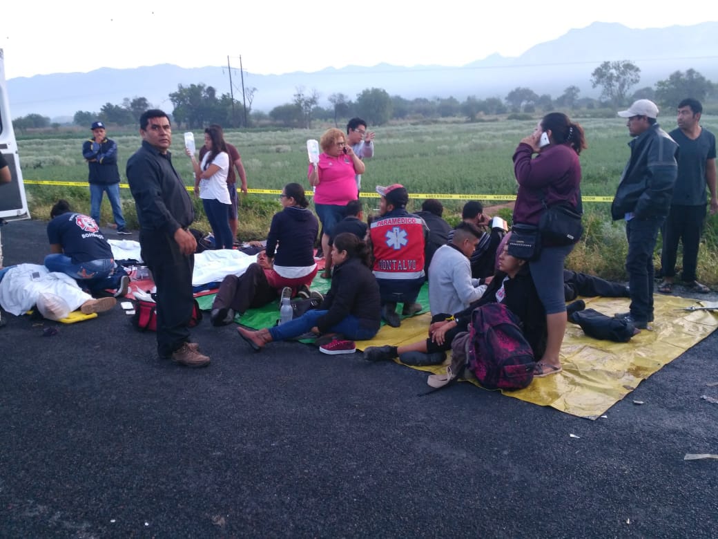 Un muerto y 12 lesionados en choque frontal en Tehuacán