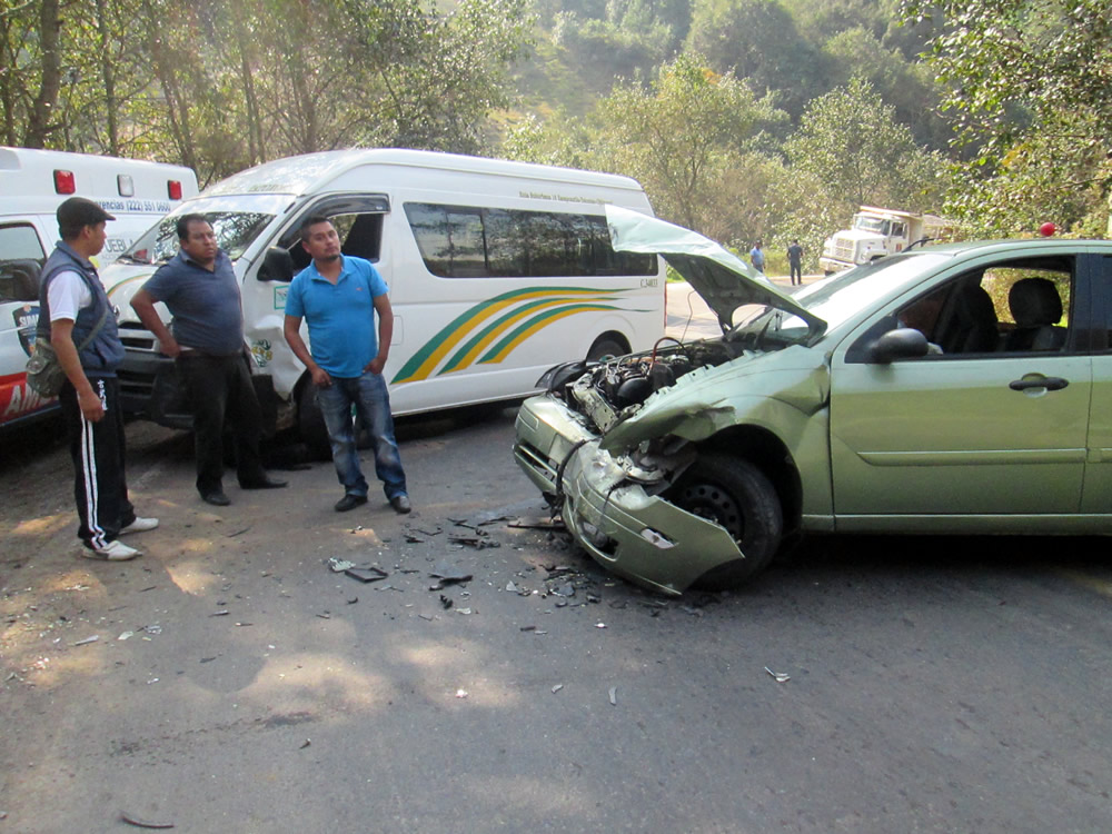 Tres heridos deja choque en carretera Zacapoaxtla-Tlatlauquitepec