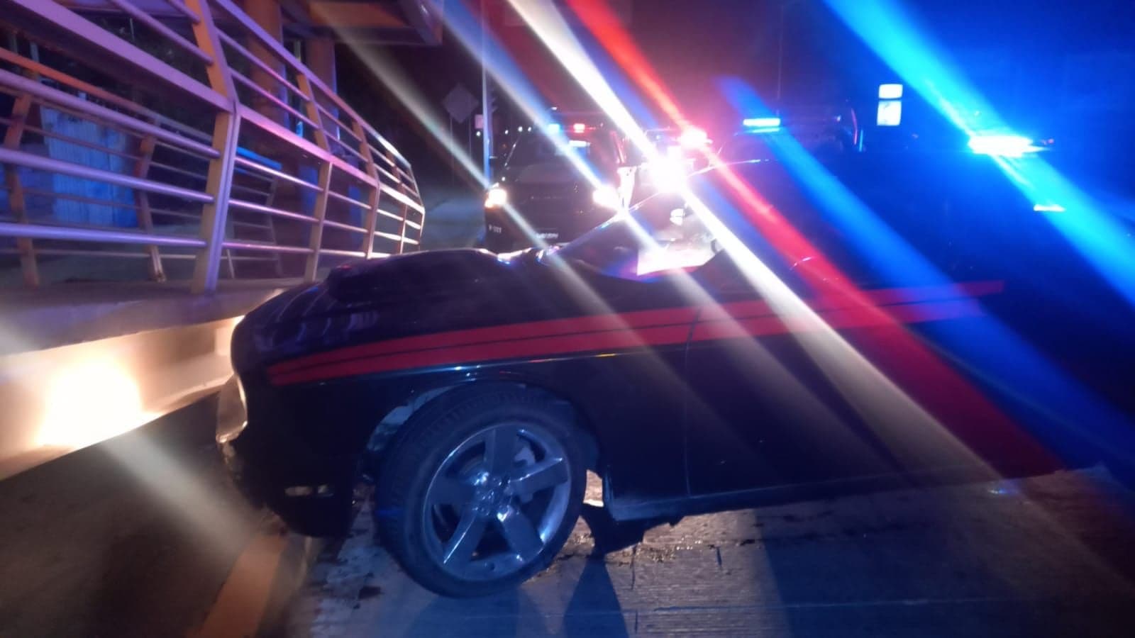 Persecución culmina con patrulla y auto particular dañados en Tehuacán