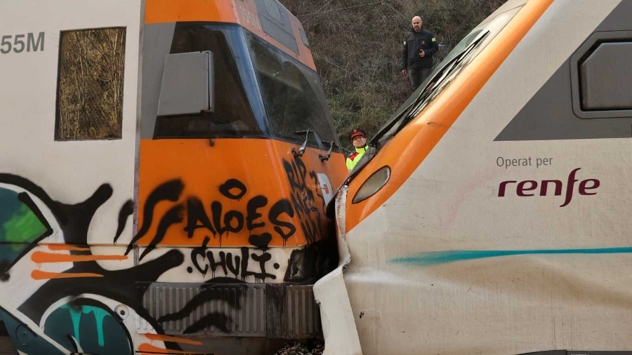 España: Chocan dos trenes y dejan a más de 150 pasajeros heridos