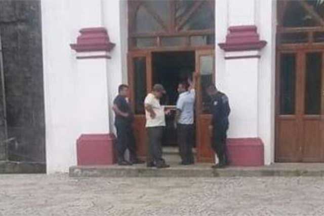 Director de la Policía de Cuetzalan choca su patrulla en San Andrés Tzicuilan