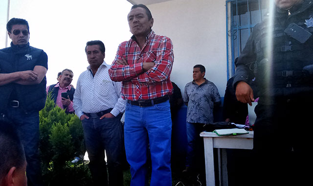Se arman en Tlalancaleca para enfrentar a ladrones de combustible
