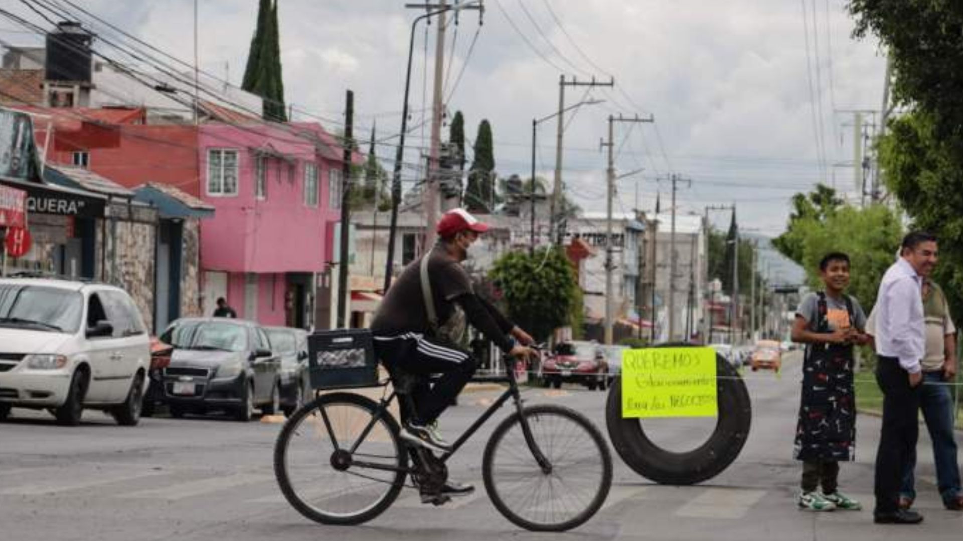 Vecinos y comerciantes interrumpen conferencia a favor de ciclovía en Las Torres