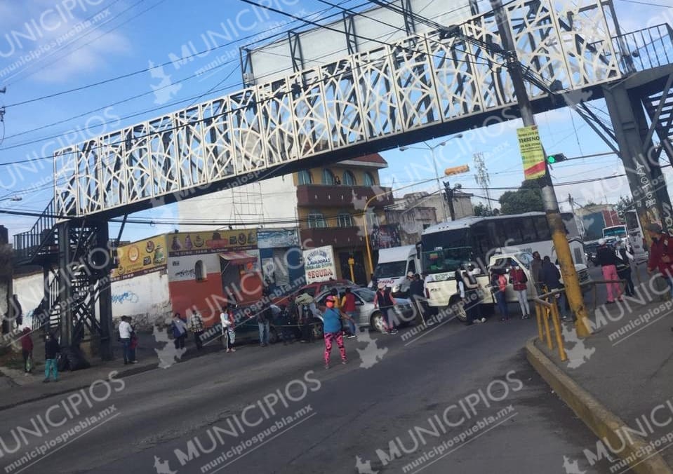 Bloquean carretera federal Puebla-Tehuacán