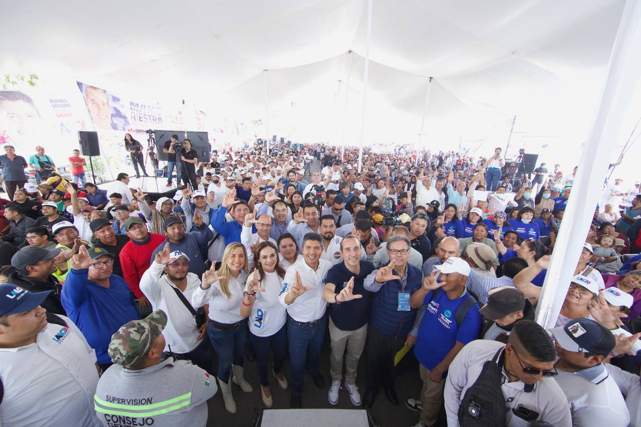 Lalo Rivera en el último día de campaña visita la Central de Abasto