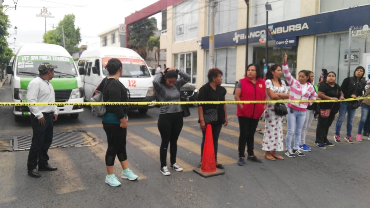 VIDEO Se manifiestan padres de familia por inseguridad en Tehuacán