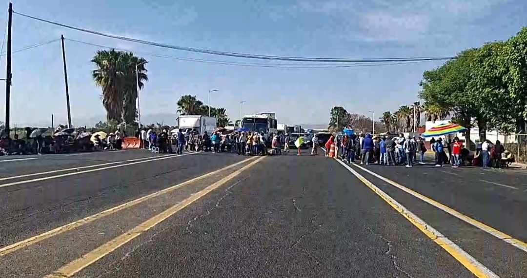 Logran cancelación de invernaderos en Chilac y se retiran bloqueos carreteros