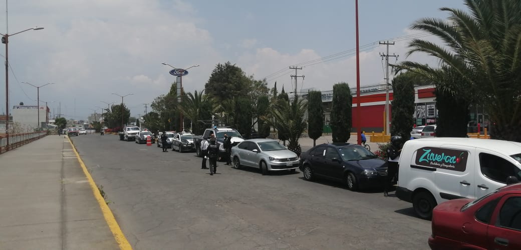 Hoy no circula en Texmelucan produce largas filas en retenes