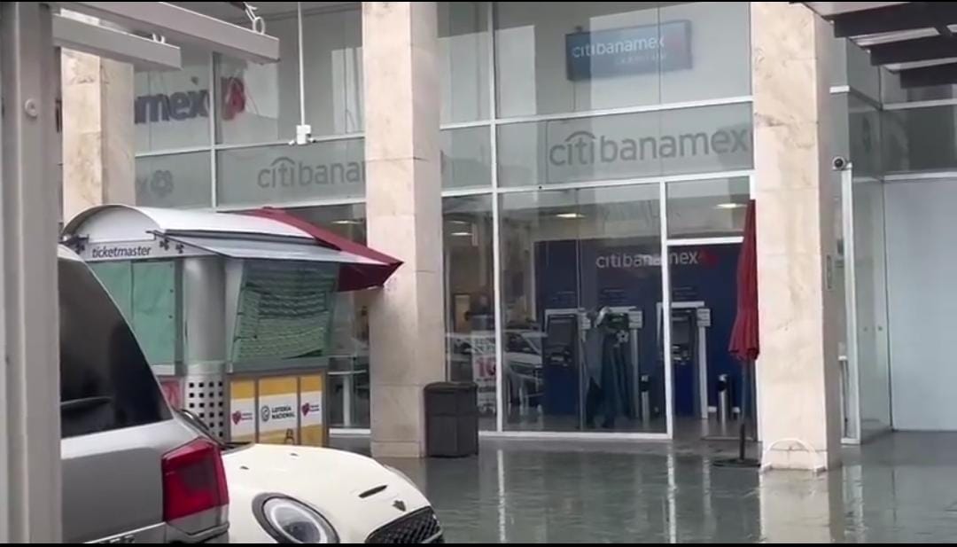 Roban a cuentahabiente de Citibanamex en la Plaza Mazarik