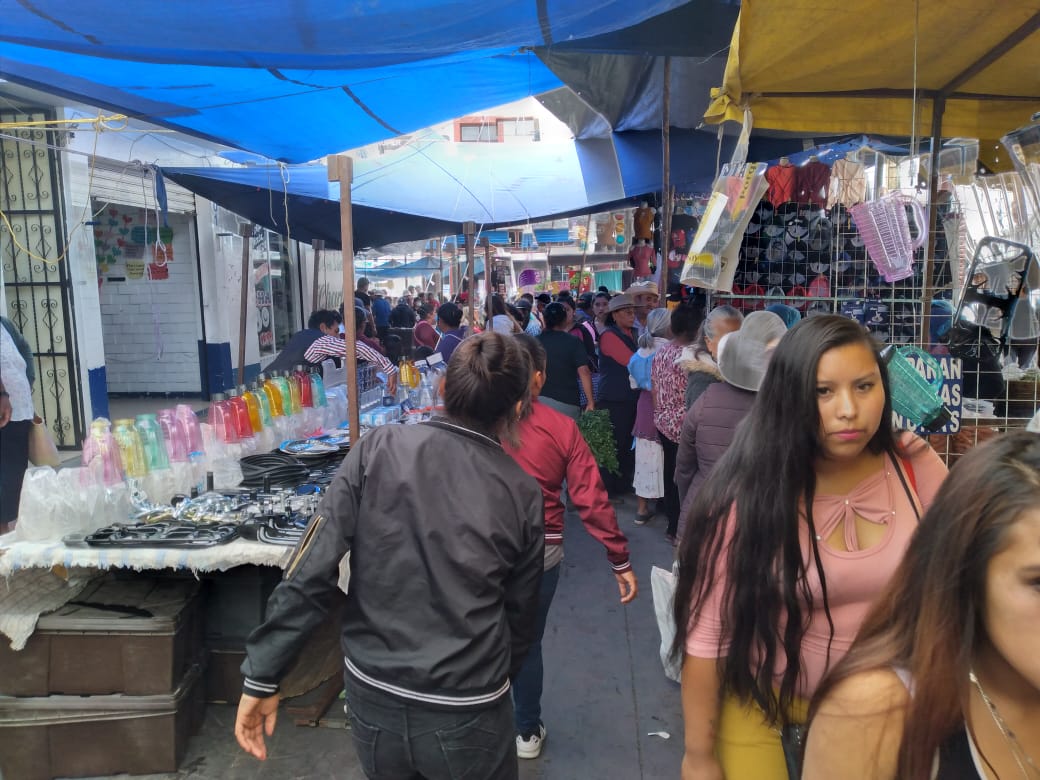 Ignoran comerciantes acuerdos de Cabildo e instalan tianguis