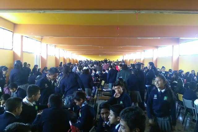 Estudiantes en Amozoc reciben clases en condiciones deplorables