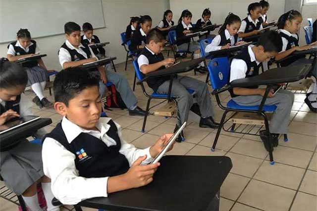 No se cancelan clases por explosión del Popocatépetl