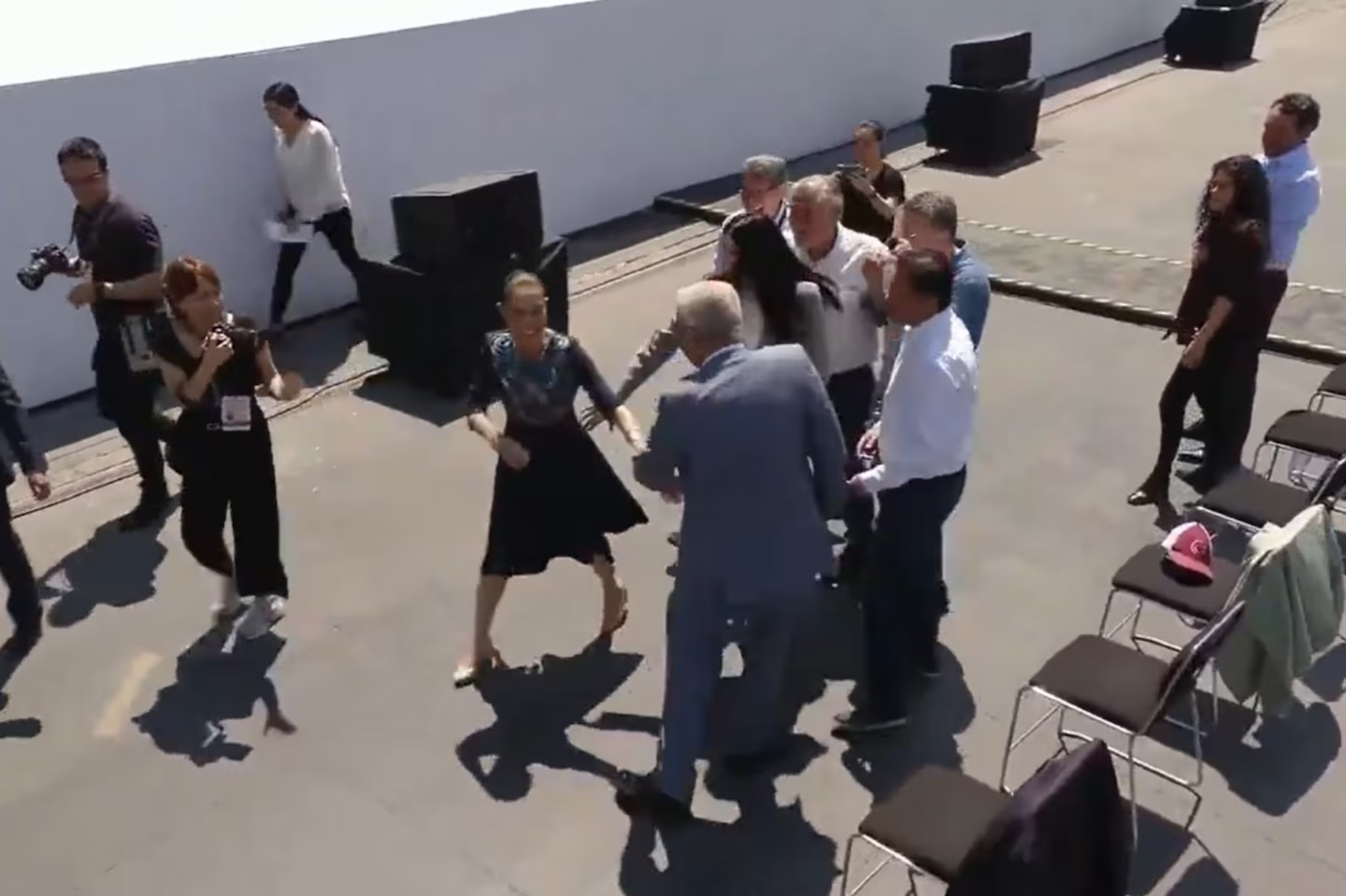 Claudia Sheinbaum minimiza descortesía de líderes de la 4T en el Zócalo