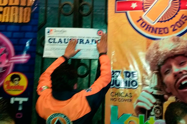 Clausuran 2 bares en Teziutlán por incumplir en seguridad