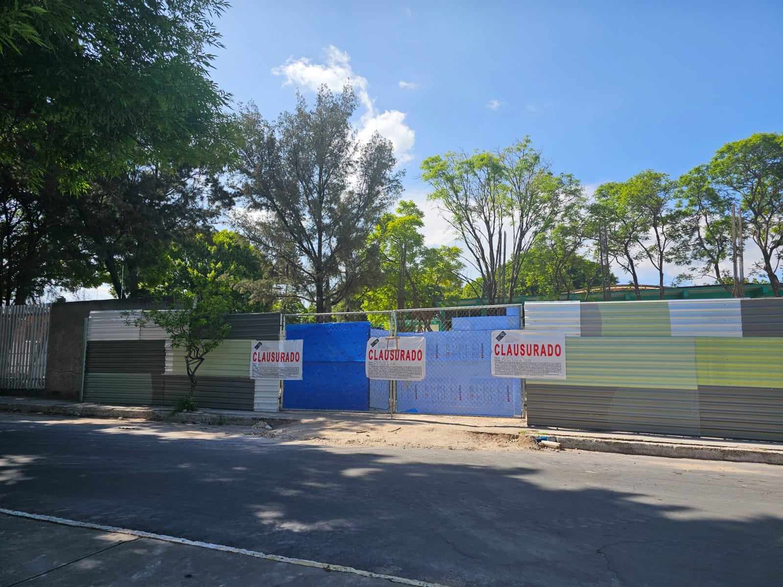 Clausura Medio Ambiente construcción de secundaria de Tehuacán por derribo de árboles