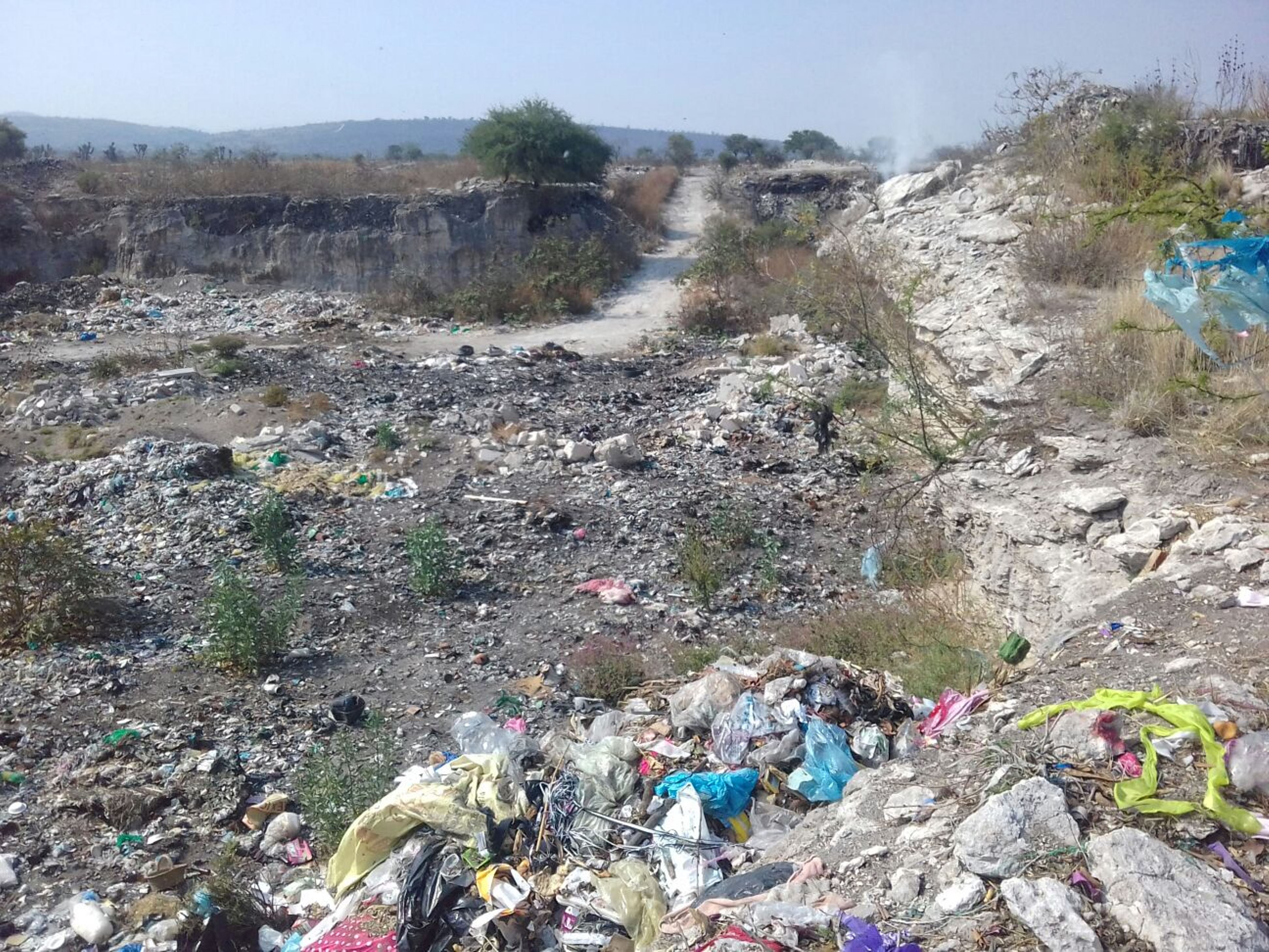 Clausuran basurero en Atoyatempan por falta de permisos de SEMARNAT