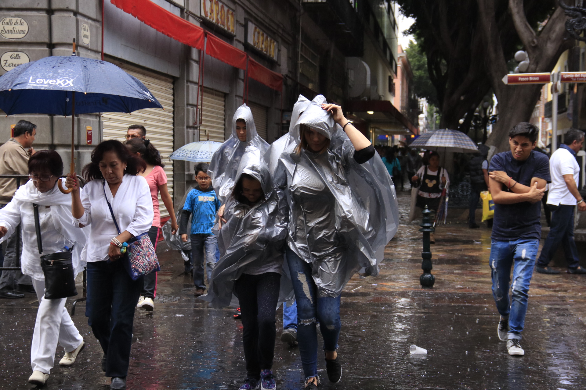 No olvides el paraguas, continuarán las lluvias en Puebla